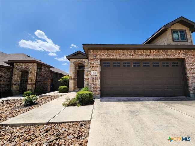 property at 712 Creekside Cir