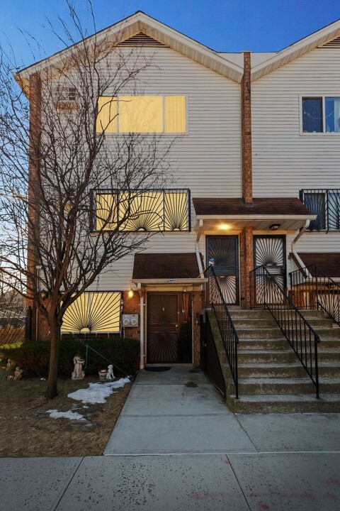 4 Davit Ct in Bronx, NY - Building Photo