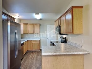 634 Mable Dr in La Vergne, TN - Foto de edificio - Building Photo