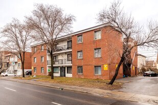8301 Pie-IX Boul in Montréal, QC - Building Photo