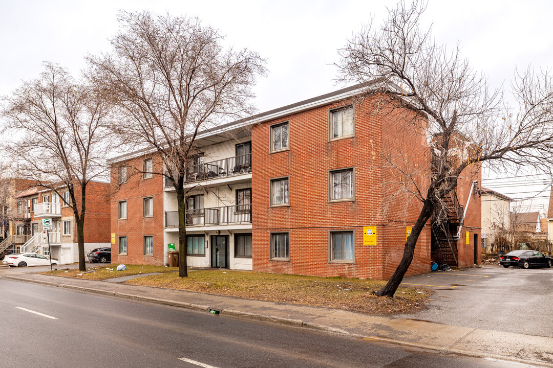 8301 Pie-IX Boul in Montréal, QC - Building Photo