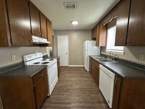 749 Pointe Ct-Unit -B in Tallahassee, FL - Building Photo - Building Photo