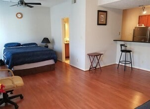 1250 Parkwood Cir SE in Atlanta, GA - Building Photo - Building Photo