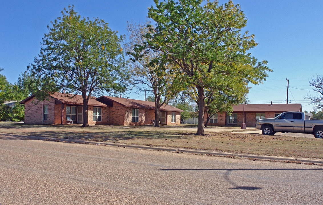 220 W 2nd St in Crosbyton, TX - Building Photo