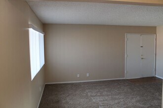 2657 McLeod Dr in Las Vegas, NV - Building Photo - Building Photo