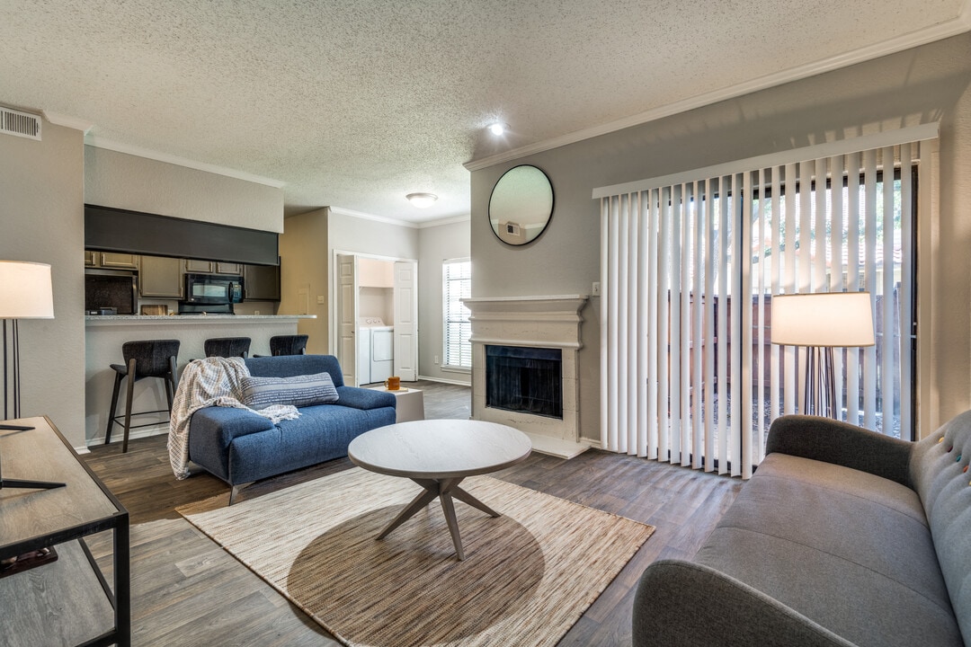 Spring Pointe in Richardson, TX - Foto de edificio