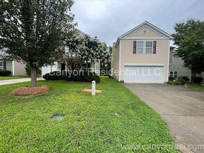 4239 Oak Pointe Dr in Winston-Salem, NC - Building Photo - Building Photo