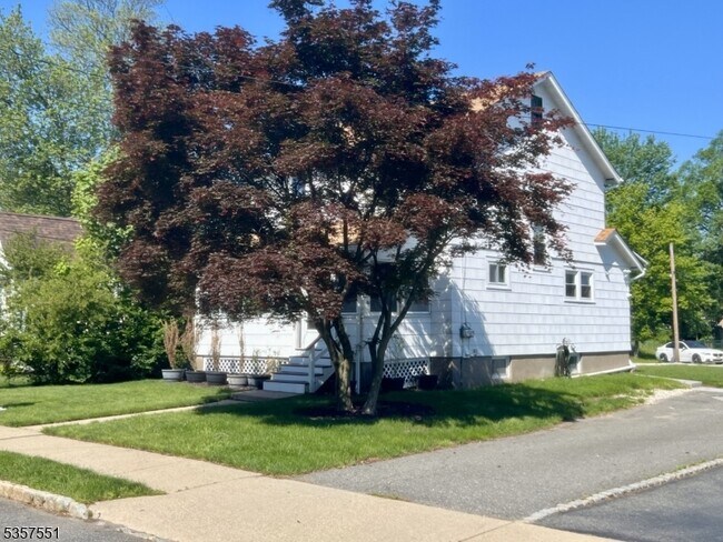 25 Dodd Rd in West Caldwell, NJ - Building Photo - Building Photo
