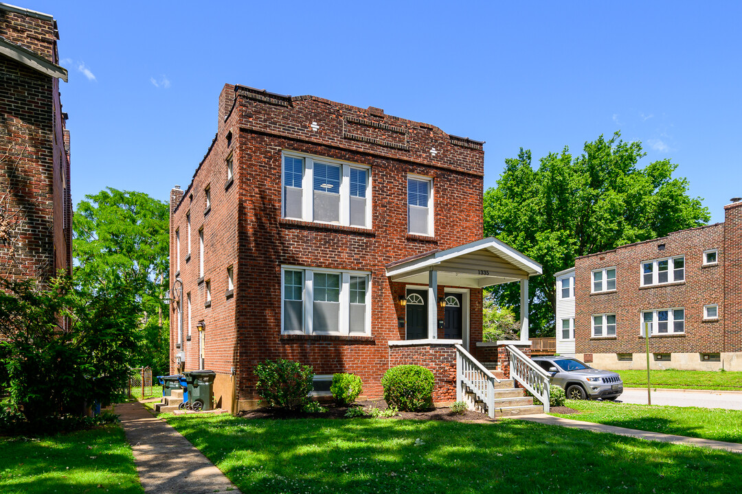 1335 Woodland Dr in St. Louis, MO - Building Photo