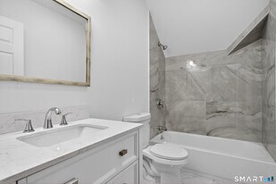 144 Cottage St in Bridgeport, CT - Building Photo