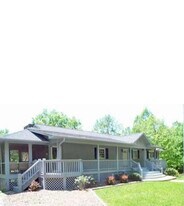462 Chalet Village Dr in Dillard, GA - Building Photo