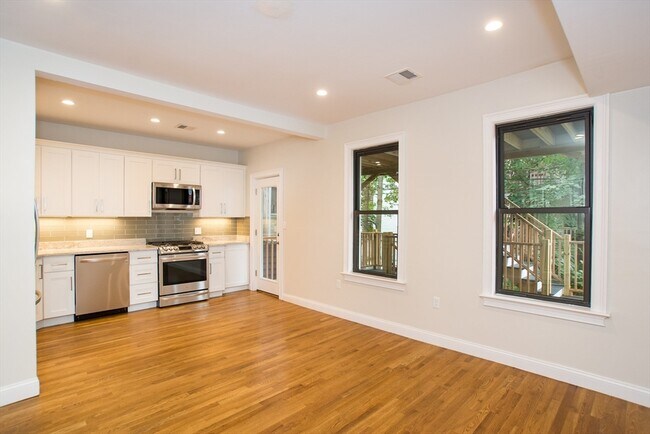 282 Chelsea St in Boston, MA - Building Photo - Building Photo