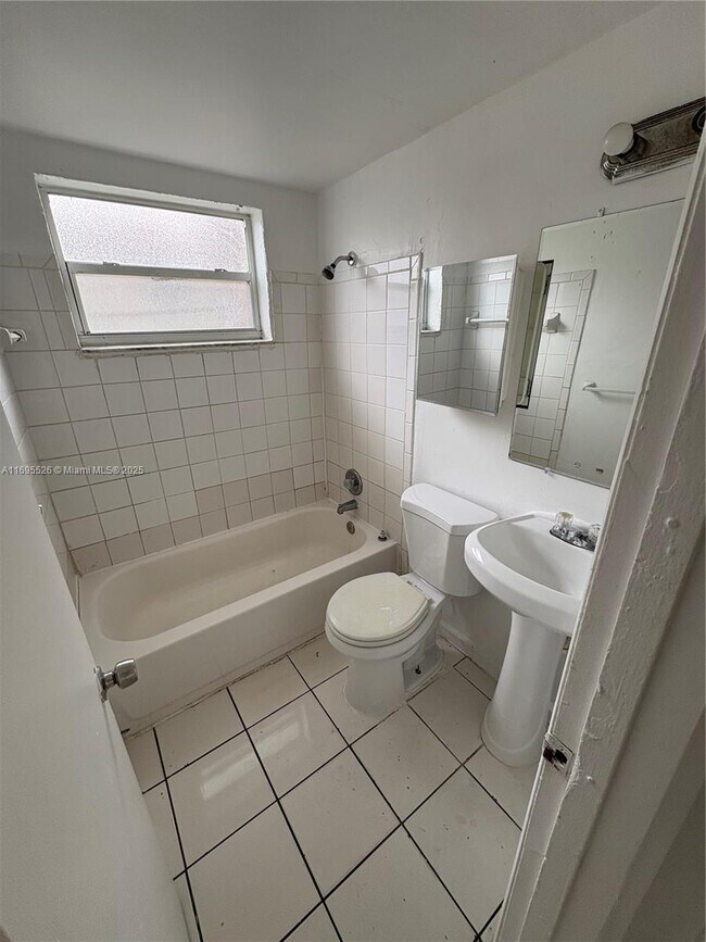 1474 NW 61st St in Miami, FL - Building Photo - Building Photo