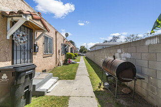 125 E 104th St in Los Angeles, CA - Building Photo - Building Photo