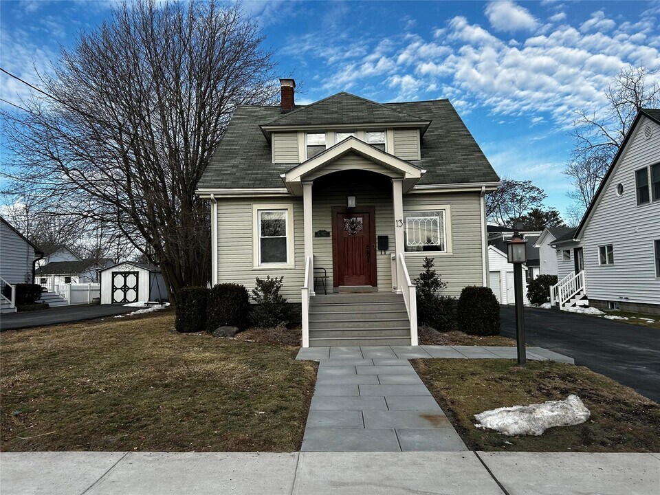 13 Chestnut St in Cornwall, NY - Building Photo