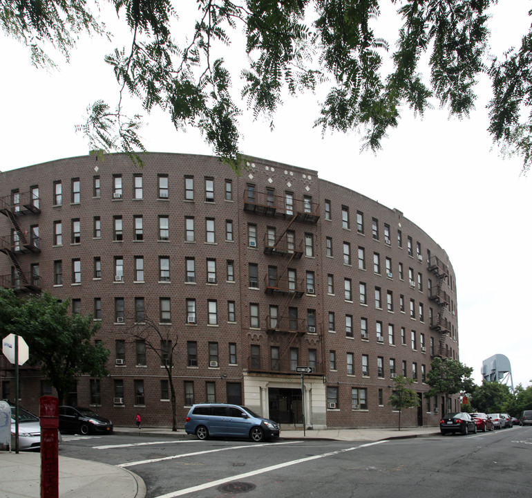 2 Adrian Ave in Bronx, NY - Foto de edificio