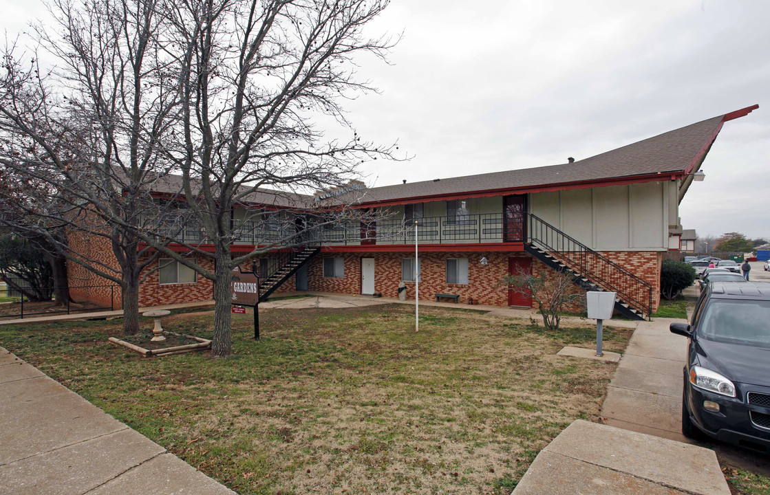 Summit Gardens Apartments in Oklahoma City, OK - Building Photo