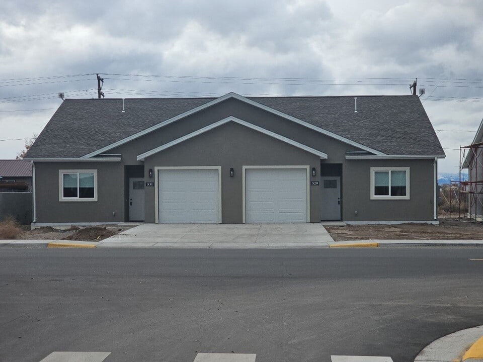 527 Washington Ave in Alamosa, CO - Building Photo