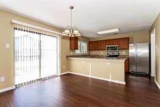 5216 Dillon Cir in Haltom City, TX - Foto de edificio - Building Photo