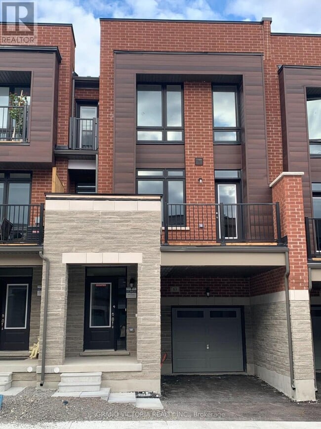 63 Blick Crescent in Aurora, ON - Building Photo - Building Photo
