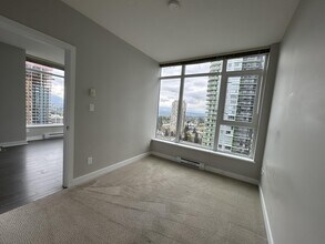 4900 Lennox Ln in Burnaby, BC - Building Photo - Building Photo