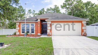 Unit in Deltona, FL - Building Photo