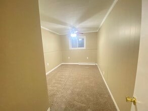 723 Broadway St, Unit 3 in Martins Ferry, OH - Building Photo - Building Photo