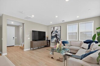 1733 Artemisia Ct in Carlsbad, CA - Foto de edificio - Building Photo