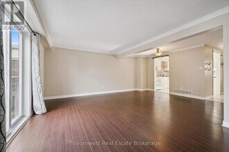 424 Benesfort Ct in Kitchener, ON - Building Photo - Building Photo