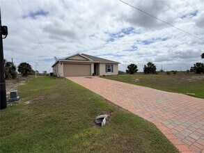 126 Plantation Dr in La Belle, FL - Foto de edificio - Building Photo