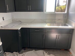 205 7th Ave, Unit 2 in Los Angeles, CA - Building Photo - Building Photo