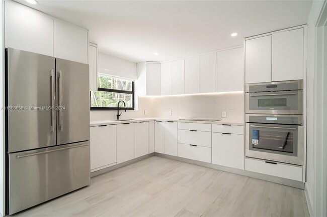 3666 SW 26th St in Miami, FL - Building Photo - Building Photo