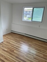 11 Fiesta Dr, Unit 1 in Centereach, NY - Building Photo - Building Photo