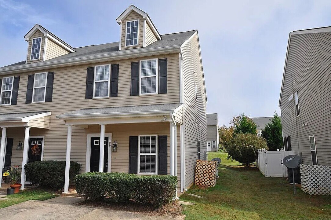 120 Winslow Ln in Clayton, NC - Building Photo