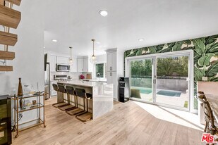 5101 Keli Ct in Los Angeles, CA - Building Photo