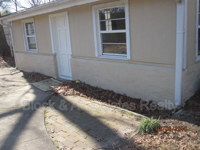 801 Knollwood St in Winston-Salem, NC - Building Photo - Building Photo
