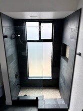 9410 N 36th St in Phoenix, AZ - Foto de edificio - Building Photo