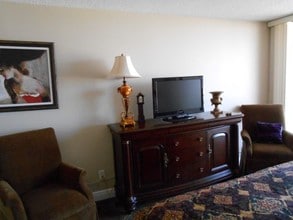 2828 N Atlantic Ave-Unit -706 in Daytona Beach, FL - Foto de edificio - Building Photo