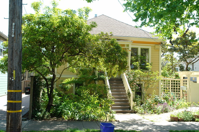 1813 9th St in Berkeley, CA - Foto de edificio - Building Photo