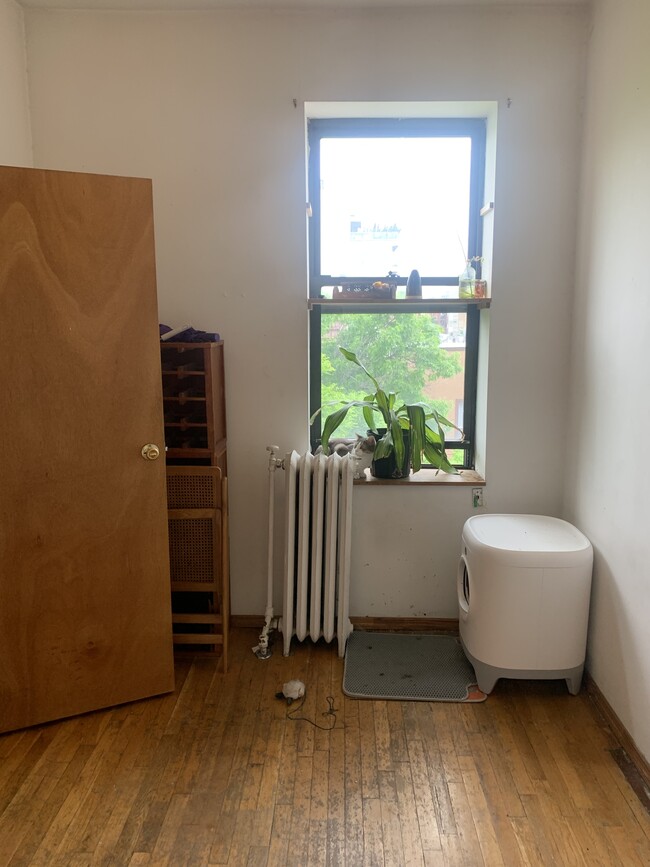790 Metropolitan Ave, Unit 3R