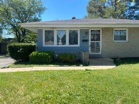 8535 W Brentwood Ave in Milwaukee, WI - Building Photo