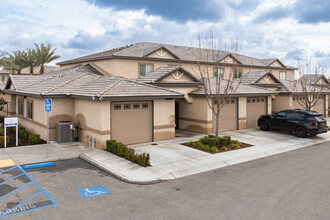 Masterpiece Parke in Bakersfield, CA - Foto de edificio - Building Photo