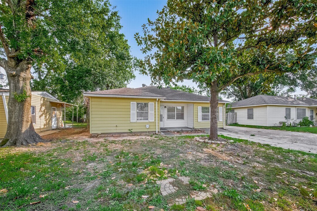 6741 Feldspar St in Houston, TX - Foto de edificio