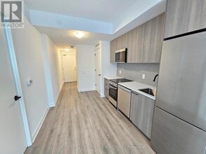 7439 Kingston Rd in Toronto, ON - Building Photo - Building Photo