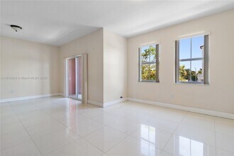 11102 NW 83rd St in Doral, FL - Building Photo - Building Photo