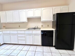 2021 Balmoral Dr in Kerrville, TX - Building Photo - Building Photo