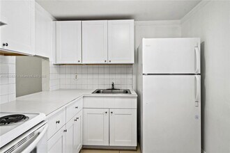 301 NW 177th St in Miami, FL - Building Photo - Building Photo