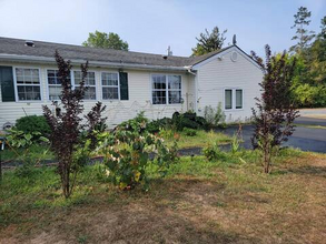 202 W 1st St-Unit -Legal Studio 35 sf in West Islip, NY - Building Photo - Building Photo