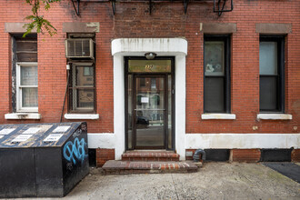 338 E 61st St in New York, NY - Foto de edificio - Building Photo