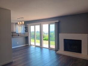 3664 Clairemont Dr, Unit 1C in San Diego, CA - Building Photo - Building Photo
